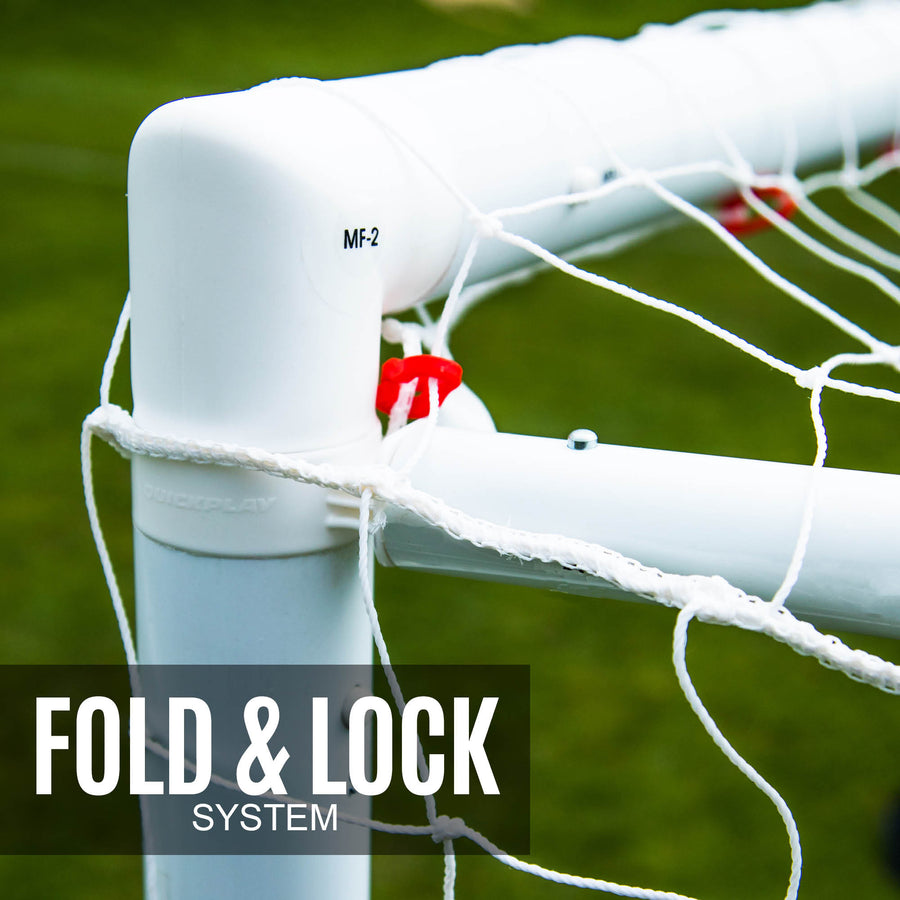 Q-FOLD Match 12x6' top corner close up with a red clip holding the net, with the text "Fold & lock system".