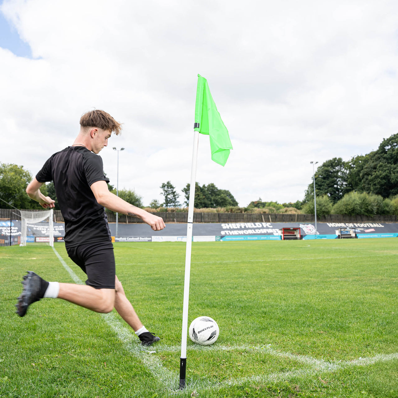 Foldable Corner Flag & Poles (Set of 4) (Colour & Base Options Available) Green Stake (sprung)